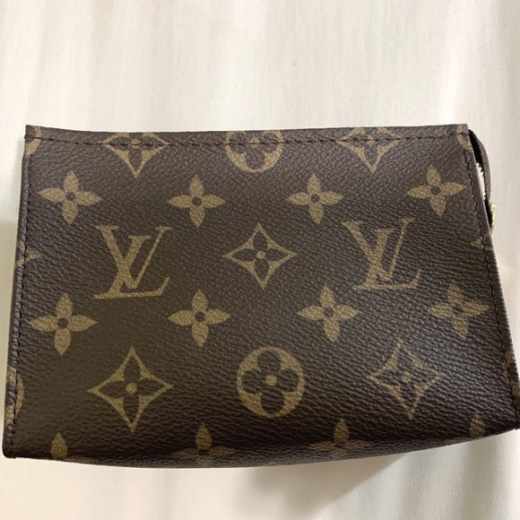 Louis Vuitton Toiletry Pouch 15 - Picture 1 of 5